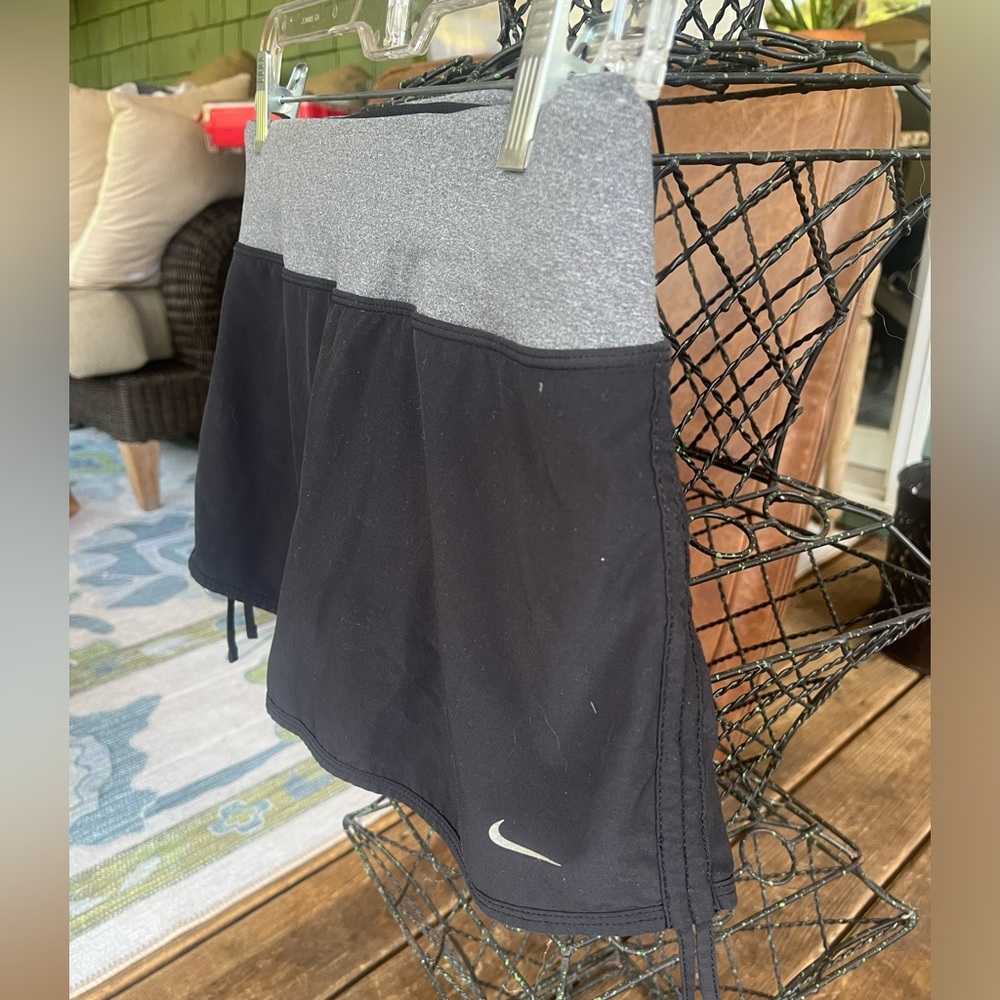 Nike Womens Tennis/Running skirt. Built in shorts. Small. Great condition. Black
